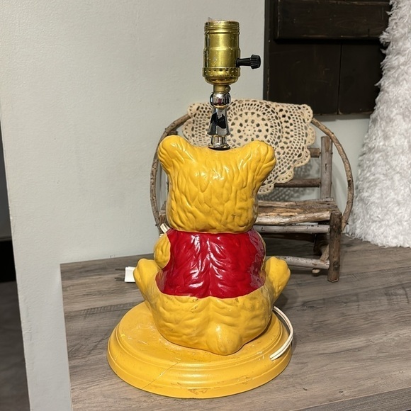 VINTAGE WORKING WINNIE THE POOH HOLLAND MOLD TABLE LAMP - Picture 9 of 17
